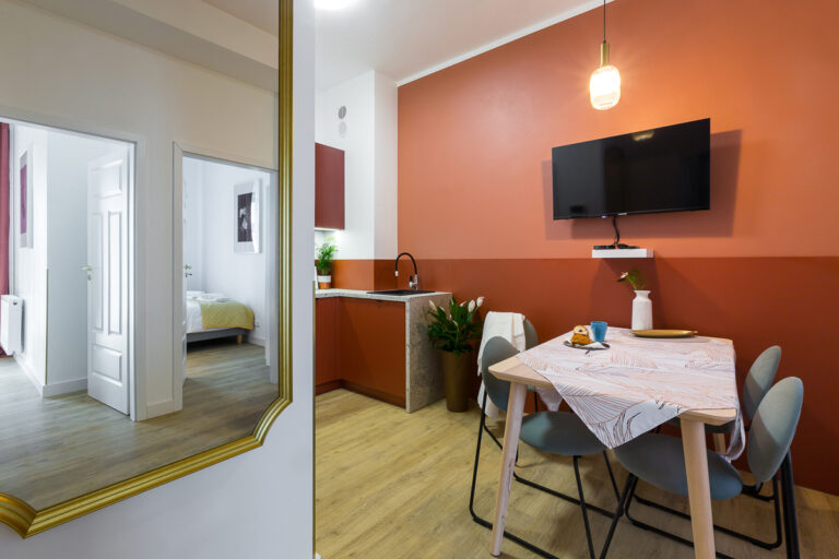 HOTELE, PENSJONATY I APARTAMENTY